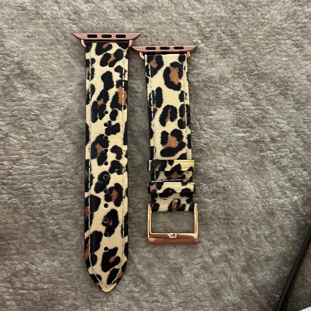 BNWT cheetah apple Apple Watch band
